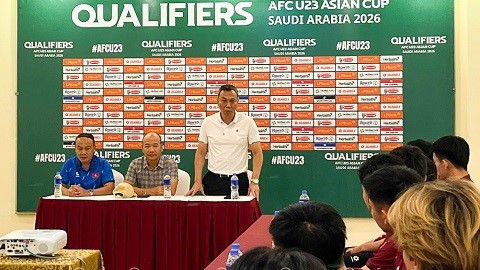  Lãnh đạo Cục TDTT Việt Nam và LĐBĐ Việt Nam thăm, động viên U23 Việt Nam 